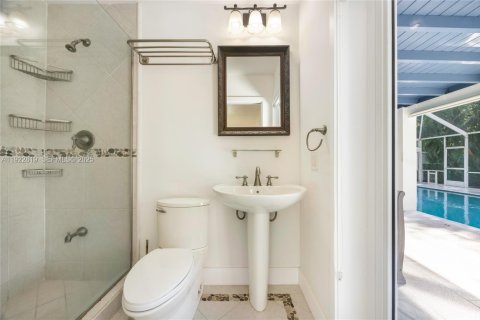 Casa en venta en Pinecrest, Florida, 3 dormitorios, 194.07 m2 № 1982576 - foto 16