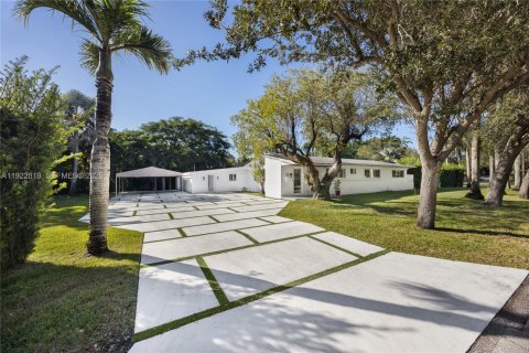 Casa en venta en Pinecrest, Florida, 3 dormitorios, 194.07 m2 № 1982576 - foto 1