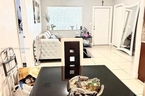 Villa ou maison à vendre à Miami Gardens, Floride: 4 chambres, 189.99 m2 № 2025727 - photo 14