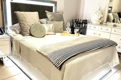 Villa ou maison à vendre à Miami Gardens, Floride: 4 chambres, 189.99 m2 № 2025727 - photo 15