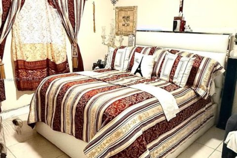 Villa ou maison à vendre à Miami Gardens, Floride: 4 chambres, 189.99 m2 № 2025727 - photo 9