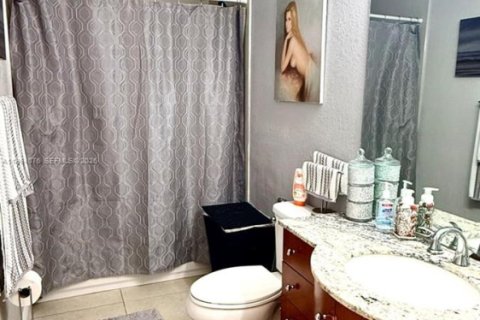 Villa ou maison à vendre à Miami Gardens, Floride: 4 chambres, 189.99 m2 № 2025727 - photo 8