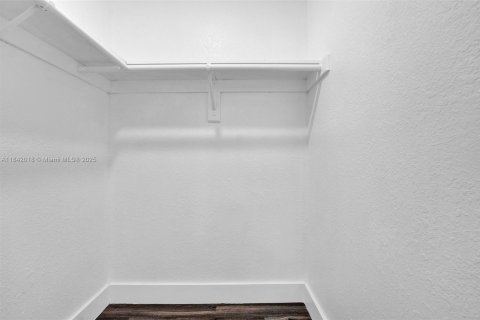Villa ou maison à louer à Miami, Floride: 4 chambres № 1836776 - photo 14