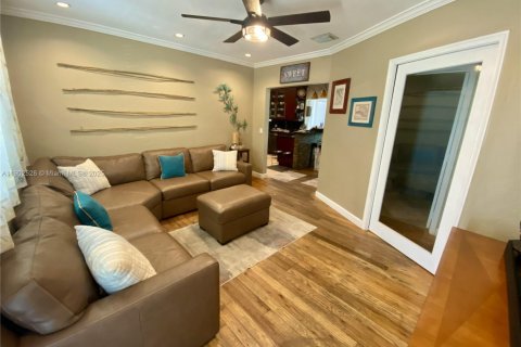 Casa en venta en Miami, Florida, 3 dormitorios, 103.12 m2 № 1953914 - foto 17