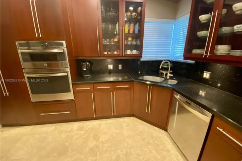 Casa en venta en Miami, Florida, 3 dormitorios, 103.12 m2 № 1953914 - foto 8