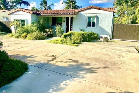 Casa en venta en Miami, Florida, 3 dormitorios, 103.12 m2 № 1953914 - foto 2