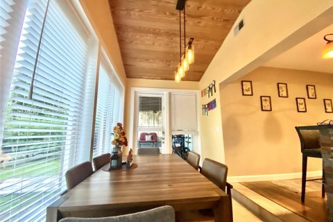 Casa en venta en Miami, Florida, 3 dormitorios, 103.12 m2 № 1953914 - foto 14