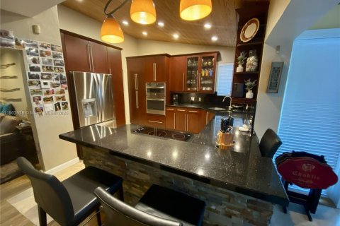Casa en venta en Miami, Florida, 3 dormitorios, 103.12 m2 № 1953914 - foto 11