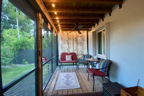 Casa en venta en Miami, Florida, 3 dormitorios, 103.12 m2 № 1953914 - foto 18