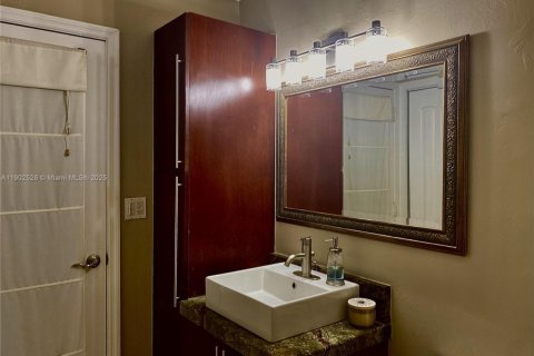 Casa en venta en Miami, Florida, 3 dormitorios, 103.12 m2 № 1953914 - foto 22