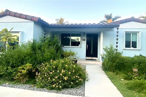 Casa en venta en Miami, Florida, 3 dormitorios, 103.12 m2 № 1953914 - foto 1