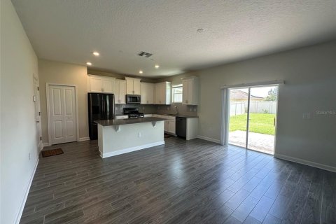 House in Davenport, Florida 4 bedrooms, 246.66 sq.m. № 1914997 - photo 11