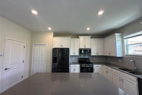 House in Davenport, Florida 4 bedrooms, 246.66 sq.m. № 1914997 - photo 17