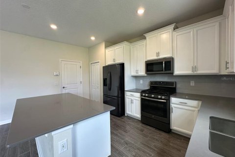 House in Davenport, Florida 4 bedrooms, 246.66 sq.m. № 1914997 - photo 16