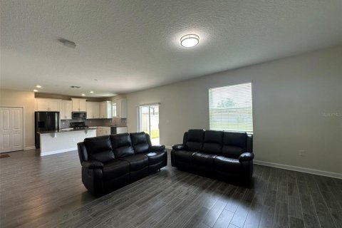House in Davenport, Florida 4 bedrooms, 246.66 sq.m. № 1914997 - photo 9