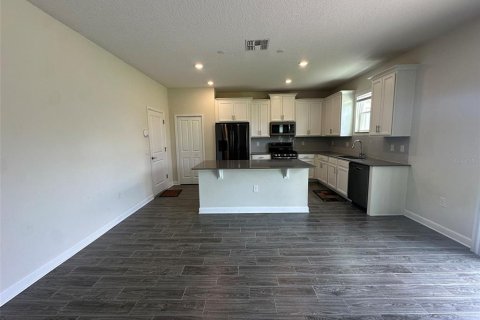 House in Davenport, Florida 4 bedrooms, 246.66 sq.m. № 1914997 - photo 12