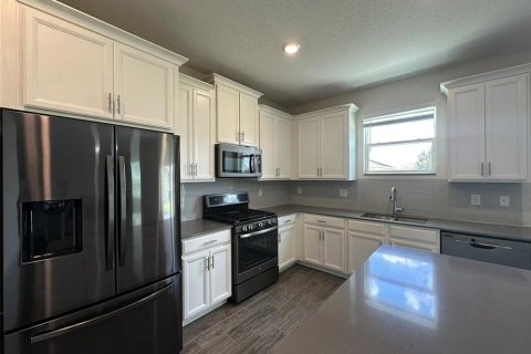 House in Davenport, Florida 4 bedrooms, 246.66 sq.m. № 1914997 - photo 15