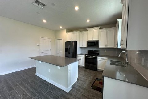 House in Davenport, Florida 4 bedrooms, 246.66 sq.m. № 1914997 - photo 14