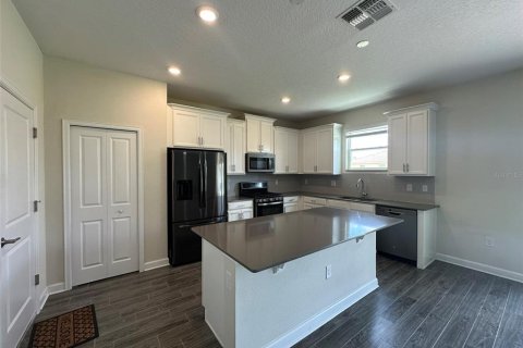 House in Davenport, Florida 4 bedrooms, 246.66 sq.m. № 1914997 - photo 13