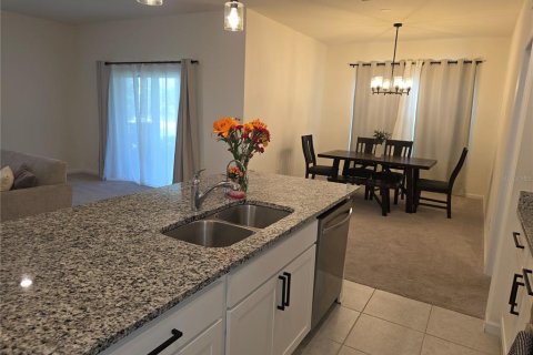 House in Sanford, Florida 4 bedrooms, 179.49 sq.m. № 2237655 - photo 10