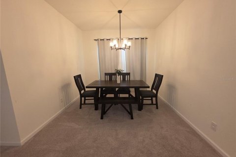 House in Sanford, Florida 4 bedrooms, 179.49 sq.m. № 2237655 - photo 11