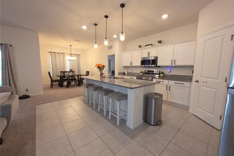 House in Sanford, Florida 4 bedrooms, 179.49 sq.m. № 2237655 - photo 4
