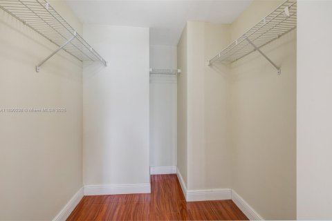 Copropriété à louer à Miami, Floride: 1 chambre, 77.85 m2 № 1943523 - photo 13