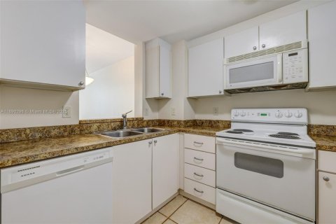 Copropriété à louer à Miami, Floride: 1 chambre, 77.85 m2 № 1943523 - photo 15