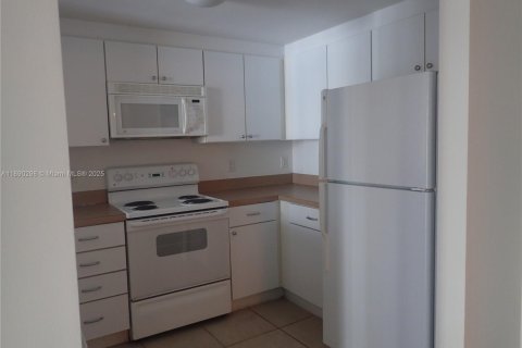 Copropriété à louer à Miami, Floride: 1 chambre, 77.85 m2 № 1943523 - photo 3
