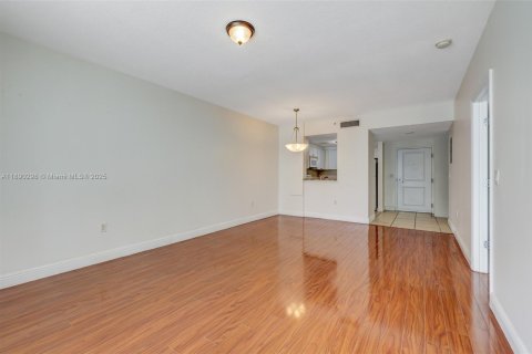 Copropriété à louer à Miami, Floride: 1 chambre, 77.85 m2 № 1943523 - photo 4