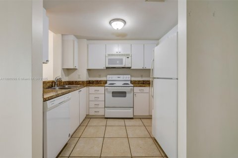 Copropriété à louer à Miami, Floride: 1 chambre, 77.85 m2 № 1943523 - photo 17