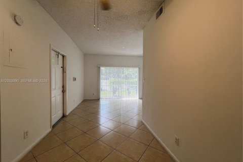 Снять в аренду кондоминиум в Дирфилд-Бич, Флорида 3 спальни, 90.49м2, № 2066701 - фото 2