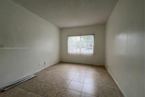 Снять в аренду кондоминиум в Дирфилд-Бич, Флорида 3 спальни, 90.49м2, № 2066701 - фото 3