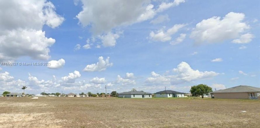 Land in Cape Coral, Florida № 1867914