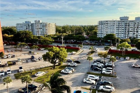 Condo in Miami, Florida, 1 bedroom  № 1986548 - photo 5