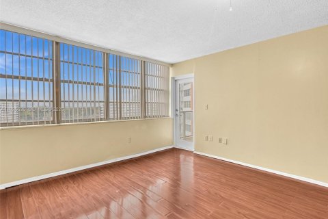 Condominio en venta en Miami, Florida, 1 dormitorio, 79.99 m2 № 1986548 - foto 26