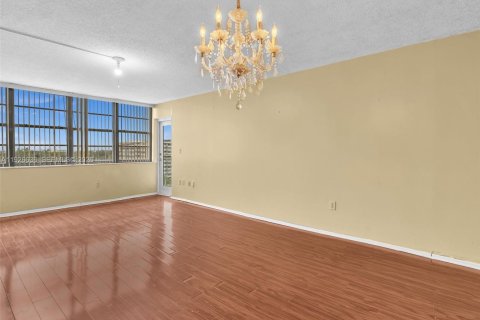 Condominio en venta en Miami, Florida, 1 dormitorio, 79.99 m2 № 1986548 - foto 22