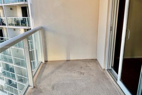 Condo in Miami, Florida, 1 bedroom  № 1986548 - photo 8