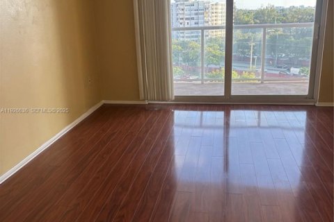 Condo in Miami, Florida, 1 bedroom  № 1986548 - photo 10