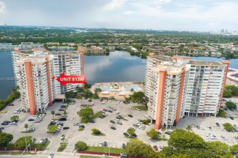 Condo in Miami, Florida, 1 bedroom  № 1986548 - photo 1