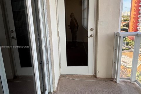 Condo in Miami, Florida, 1 bedroom  № 1986548 - photo 7