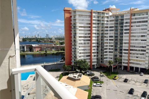 Condo in Miami, Florida, 1 bedroom  № 1986548 - photo 4