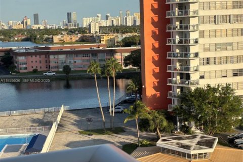 Condo in Miami, Florida, 1 bedroom  № 1986548 - photo 6