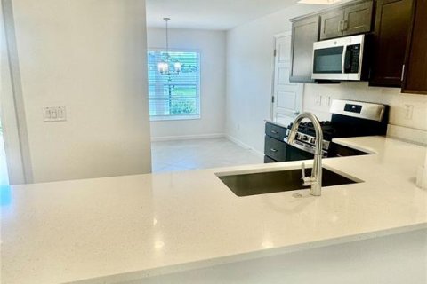 House in The Villages, Florida 3 bedrooms, 144.74 sq.m. № 1828525 - photo 8