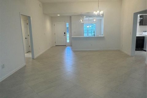 House in The Villages, Florida 3 bedrooms, 144.74 sq.m. № 1828525 - photo 9