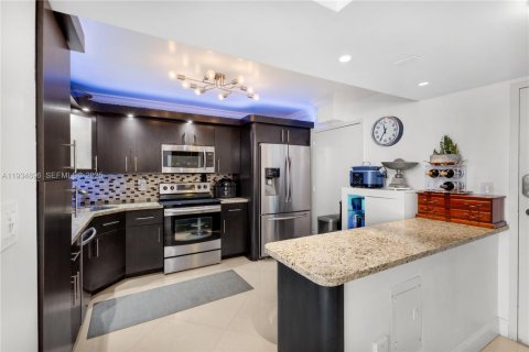 Купить кондоминиум в Авентура, Флорида 2 спальни, 99.68м2, № 1999672 - фото 13