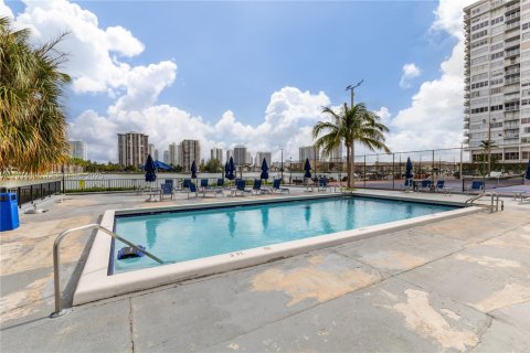 Купить кондоминиум в Авентура, Флорида 2 спальни, 99.68м2, № 1999672 - фото 27