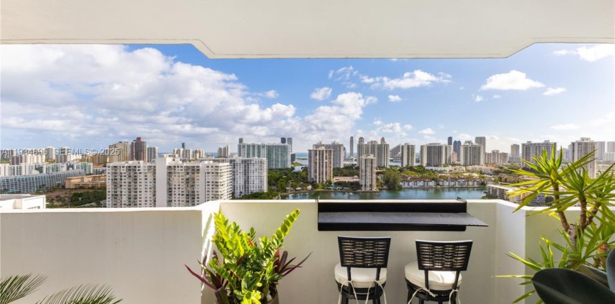 Кондоминиум с 2 спальнями в Авентура, Флорида № 1999672