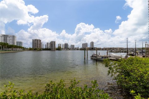 Купить кондоминиум в Авентура, Флорида 2 спальни, 99.68м2, № 1999672 - фото 8