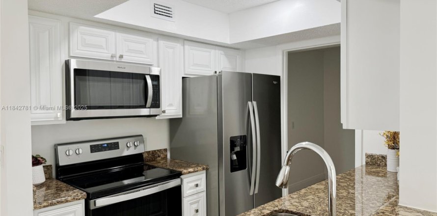 Condo à Tamarac, Floride, 2 chambres № 1836730